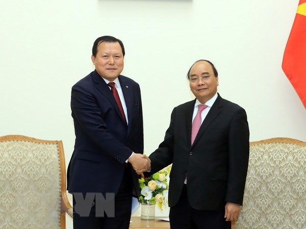 PM Vietnam, Nguyen Xuan Phuc menerima Wakil Ketua Grup Lotte, Republik Korea - ảnh 1