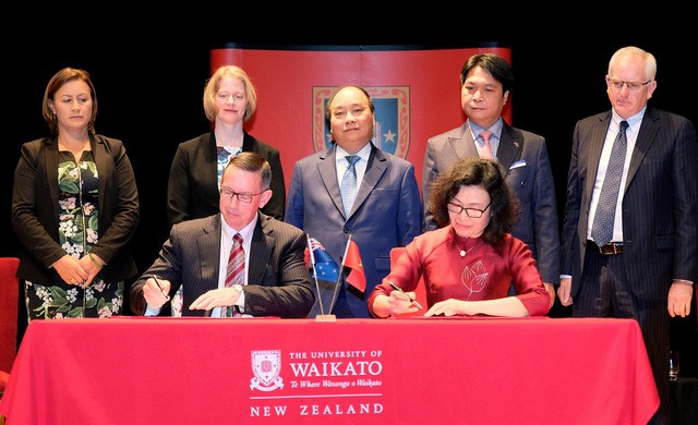 PM Vietnam, Nguyen Xuan Phuc melakukan dialog dengan para mahasiswa Universitas Waikato - ảnh 2