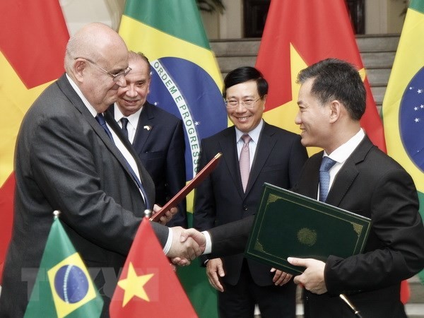 Menlu Brasil, Aloysio Nunes Ferreira melakukan kunjungan resmi di Vietnam - ảnh 1