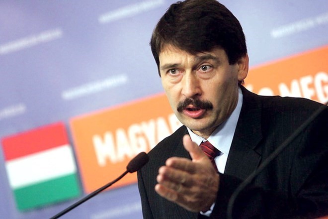 Sekjen Nguyen Phu Trong melakukan pertemuan dengan  Presiden Hungaria, Janos Ader - ảnh 1