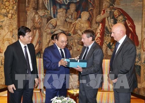 PM Vietnam, Nguyen Xuan Phuc bertemu dengan Ketua Majelis Rendah Belgia, melakukan temu kerja dengan badan usaha papan atas Uni Eropa dan Belgia - ảnh 1