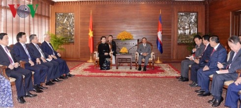 Ketua MN Vietnam, Nguyen Thi Kim Ngan melakukan pertemuan dengan Ketua Parlemen Kerajaan Kamboja dan Ketua Majelis Tinggi Kamboja - ảnh 1