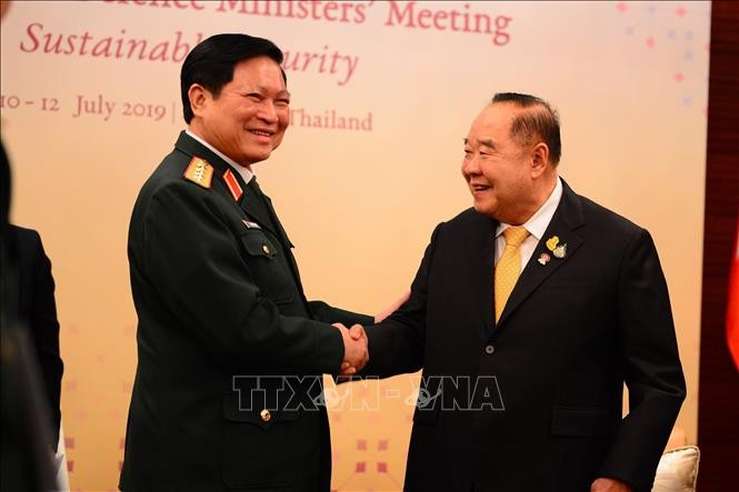 Menhan Ngo Xuan Lich melakukan pertemuan bilateral di sela-sela Konferensi ADMM di Thailand - ảnh 1