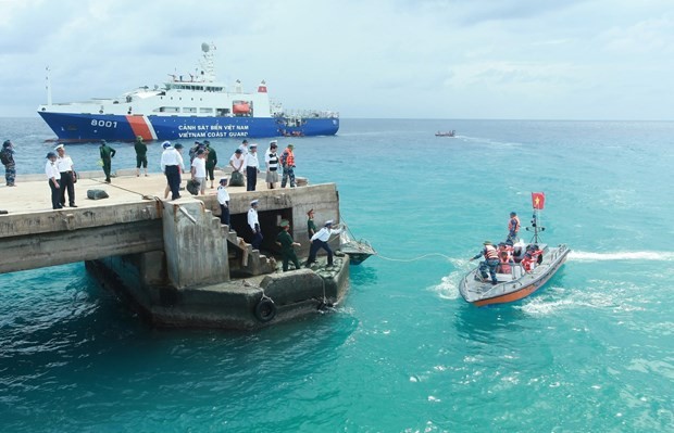 Kalangan pakar Indonesia mengatakan bahwa ASEAN perlu membahas masalah Laut Timur di forum-forum - ảnh 1