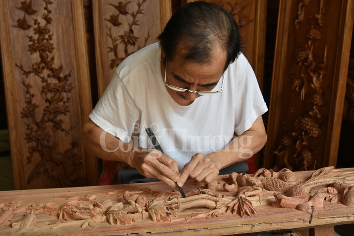 Memperkenalkan sepintas lintas tentang kerajinan mengukir kayu di Vietnam - ảnh 1