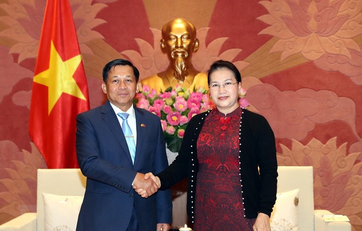 Ketua MN Vietnam, Nguyen Thi Kim Ngan Menerima Panglima Umum Angkatan Bersenjata Myanmar - ảnh 1