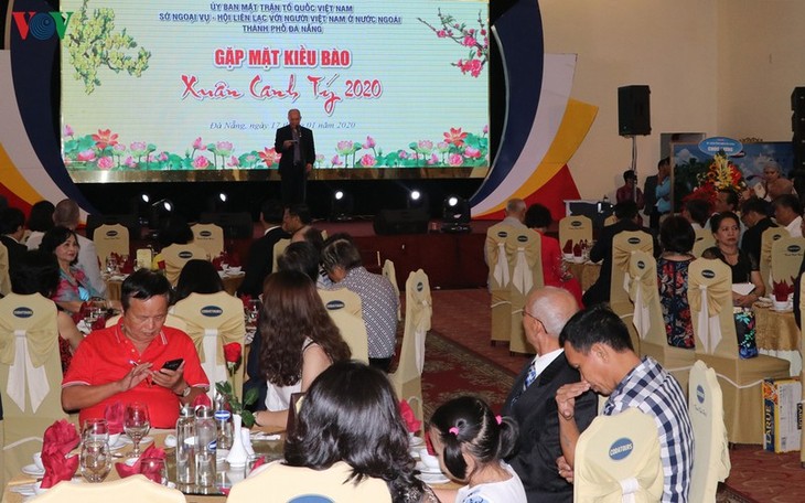 Kota Da Nang Mengadakan Pertemuan dengan 200 Diaspora Sehbuungan Dengan Hari Raya Tet  - ảnh 1