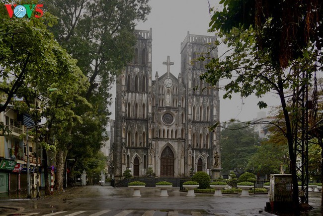 Pemandangan Kota Hanoi yang tenteram sentosa pada pembatasan sosial - ảnh 7