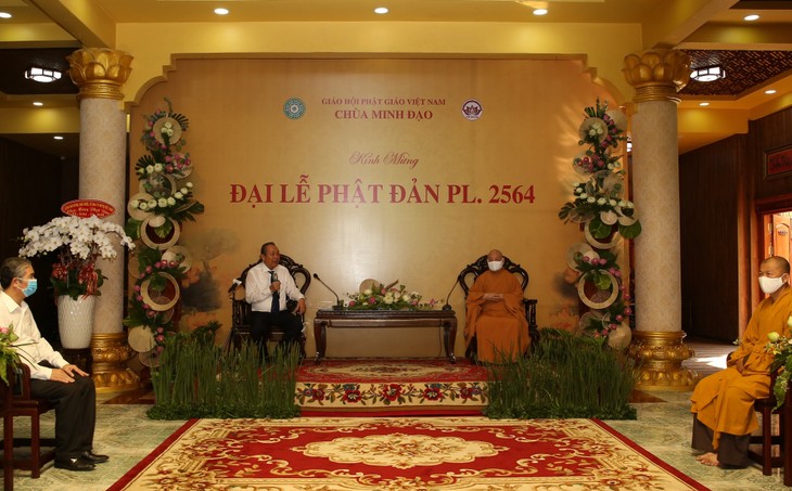  Deputi Harian PM Vietnam, Truong Hoa Binh mengucapkan selamat Hari Waisak Tahun 2564 kalender Buddha - ảnh 1