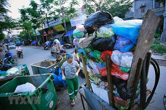 Memperkuat pengelolaan limbah keras dan sampah plastik - ảnh 1