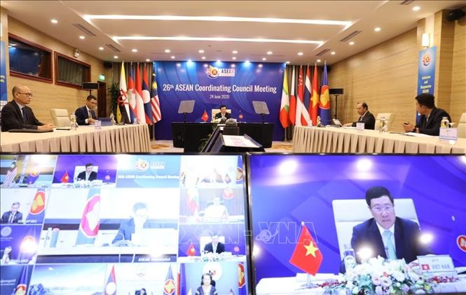 Pers Laos memberitakan secara menonjol konferensi-konferesni ASEAN - ảnh 1