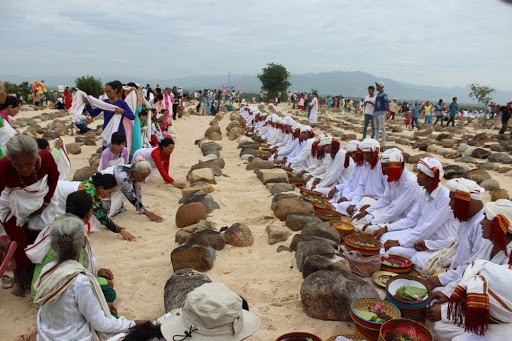 Perkenalan Sepintas tentang Etnis Minoritas yang Beragama Islam di Vietnam dan Badan-Badan Usaha Kecil dan Menengah di Vietnam  - ảnh 1