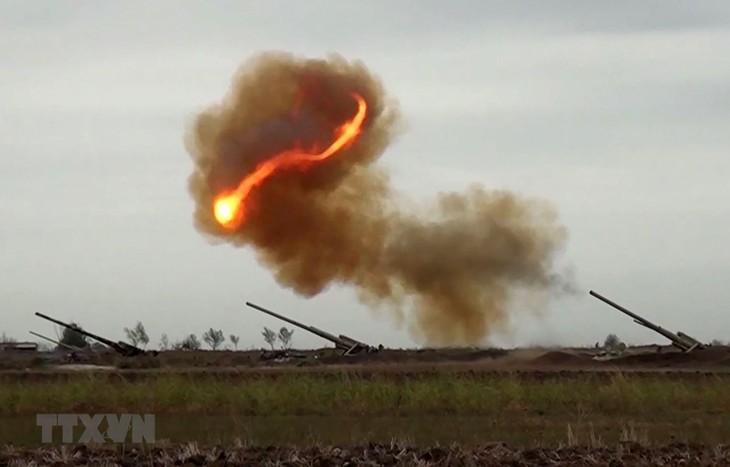 Baku Tembak yang Sengit Terus Berlangsung di Nagorno-Karabakh - ảnh 1