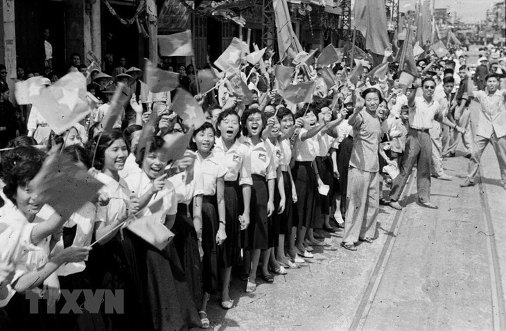 Foto-Foto yang Bernilai tentang Hari Pembebasan Ibu Kota 10/10/1954 - ảnh 12