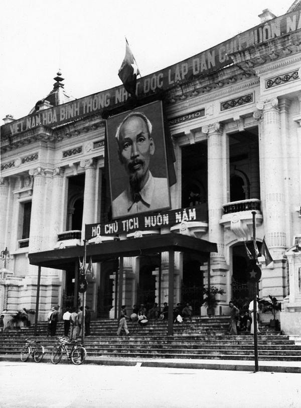 Foto-Foto yang Bernilai tentang Hari Pembebasan Ibu Kota 10/10/1954 - ảnh 16