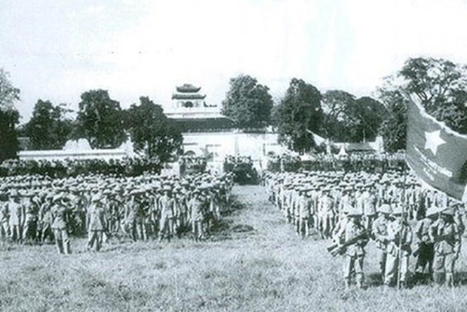 Foto-Foto yang Bernilai tentang Hari Pembebasan Ibu Kota 10/10/1954 - ảnh 18