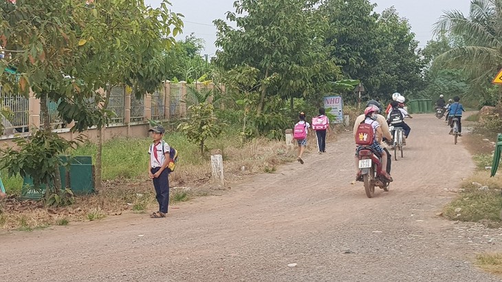 Para Petani Long An Menyumbangkan Tanah untuk Membuka Jalan Konektivitas Antardaerah - ảnh 2