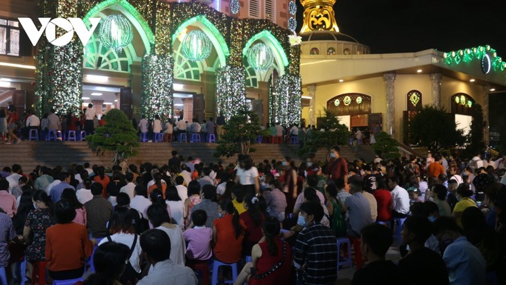 Suasana Natal di Berbagai Daerah Vietnam - ảnh 1