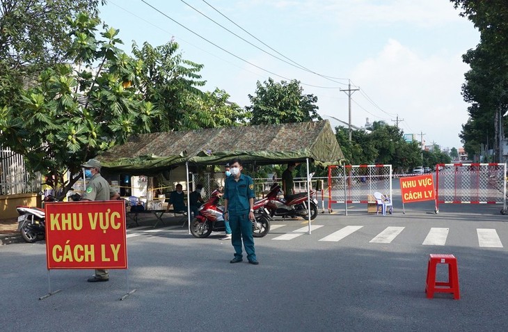 PM Pemerintah Minta supaya Perkuat Jarak Sosial dan Tingkatkan Langkah Pencegahan dan Penanggulangan Wabah Covid-19 - ảnh 1