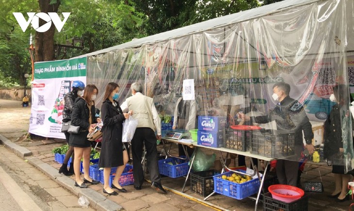 Perkenalan Pola “Tukar Sampah untuk Dapatkan Makanan” dan Beberapa Kekhasan Taman Nasional Cuc Phuong - ảnh 1