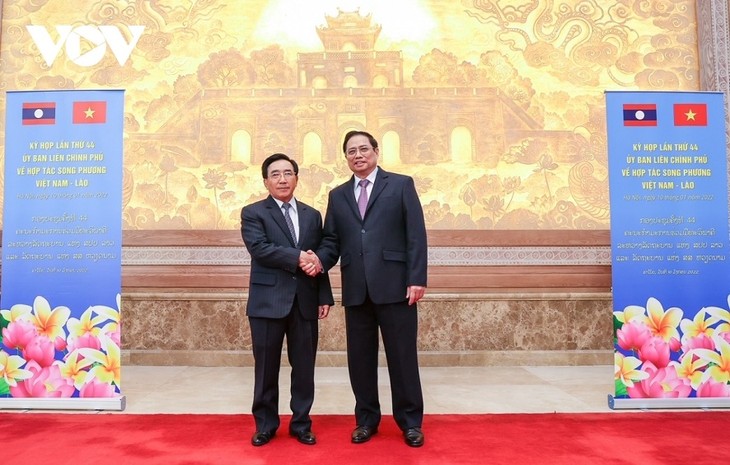 PM Laos Akhiri Dengan Baik Kunjungan Resmi di Vietnam - ảnh 2