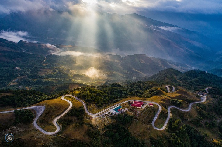 Perkenalan Sepintas tentang Produksi Obat-Obatan Covid-19 di Vietnam dan Puncak Gunung Mau Son - ảnh 2