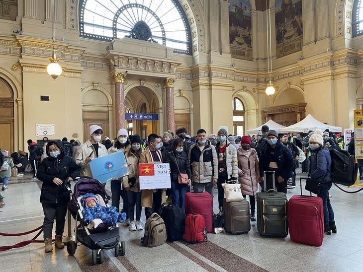 Dengan Giat Memulangkan Warga Negara Vietnam di Ukraina  ke Tanah Air - ảnh 1