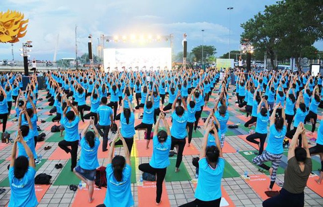 Perkenalan Sepintas tentang Patung Buddha Maitreya Terbesar di Asia dan Perayaan Hari Yoga Internasional di Vietnam - ảnh 2