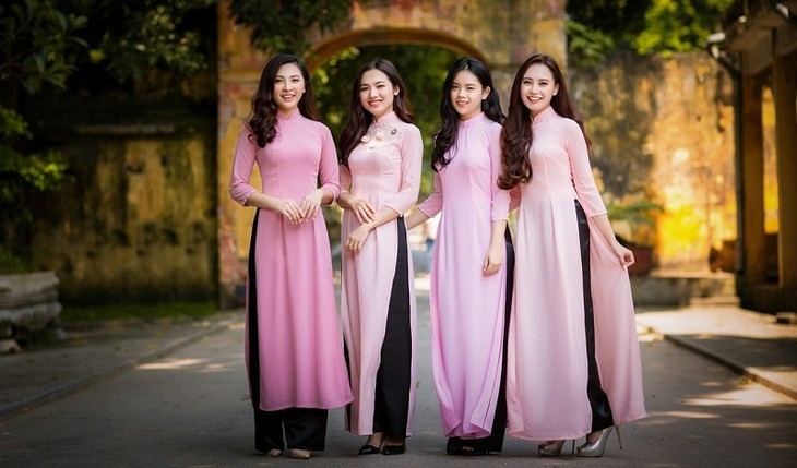 Kecantikan Wanita Vietnam Melalui Ao Dai - ảnh 10