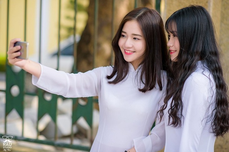 Kecantikan Wanita Vietnam Melalui Ao Dai - ảnh 8