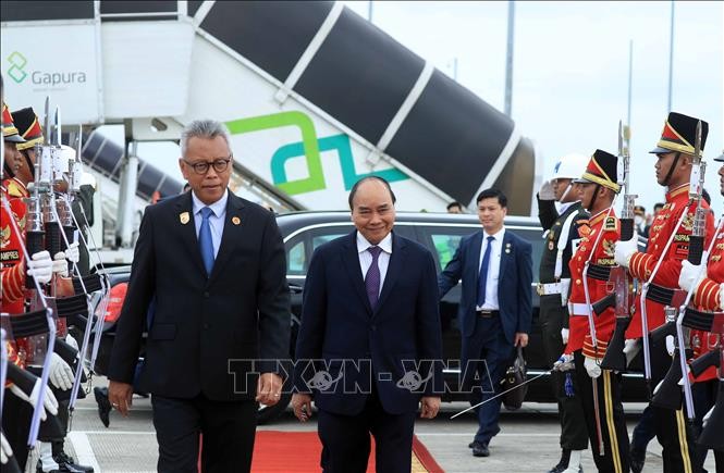 Presiden Nguyen Xuan Phuc Akhiri Kunjungan Kenegaraan di  Indonesia - ảnh 1