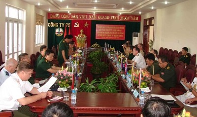 Ausländische Militärattaches schätzen die Religionsfreiheit in Vietnam - ảnh 1