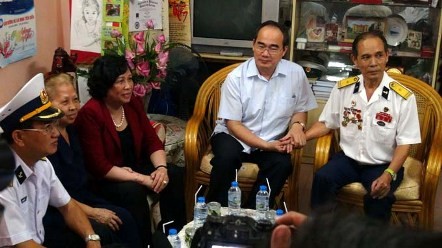 Feierlichkeiten zum Tag der Kriegsinvaliden und Gefallenen - ảnh 1