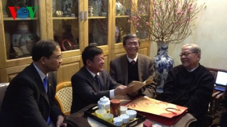 Spitzenpolitiker besuchen zum Tet-Fest Behörden  - ảnh 1