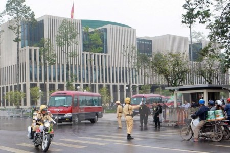 Parlamentsdelegationen vieler Länder reisen zur 132. IPU-Vollversammlung nach Hanoi - ảnh 1