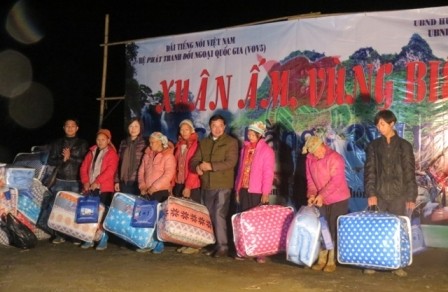 VOV5 bringt dem Grenzgebiet Cao Bang den warmen Frühling - ảnh 1