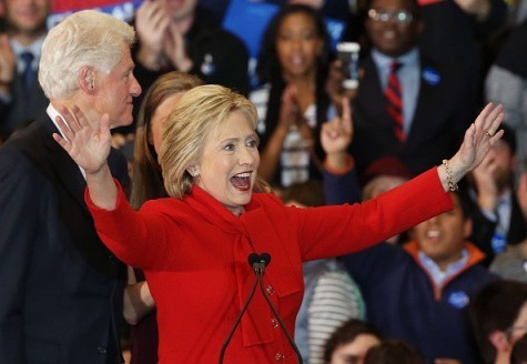 Wahlen in den USA: Hillary Clinton gewinnt knappen Sieg im Bundesstaat Iowa - ảnh 1