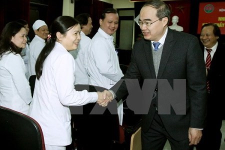 Feier des Tages der vietnamesischen Ärzte im ganzen Land - ảnh 1