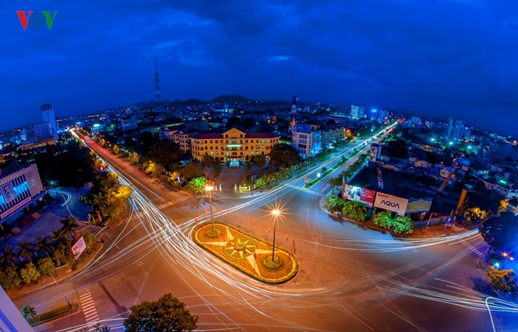 Die Schönheit der Kaiserstadt Hue in der Nacht - ảnh 9