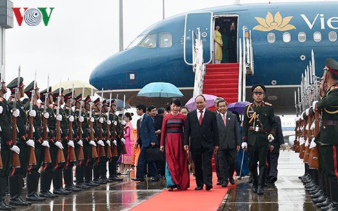 Premierminister Nguyen Xuan Phuc nimmt an ASEAN-Konferenz in Laos teil - ảnh 1