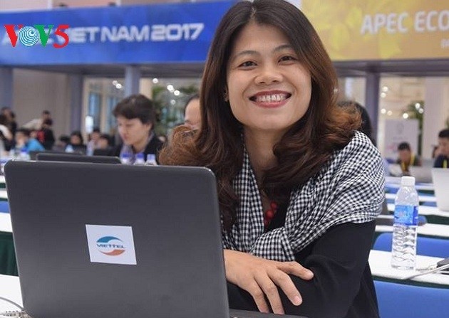 Arbeitsstimmung der Journalisten im internationalen APEC-Pressezentrum - ảnh 17