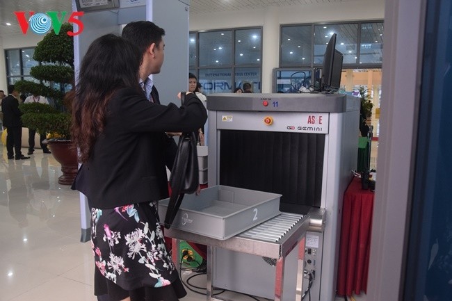 Arbeitsstimmung der Journalisten im internationalen APEC-Pressezentrum - ảnh 2