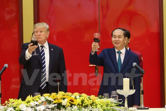 Staatspräsident Tran Dai Quang leitet Bankett für US-Präsident Donald Trump - ảnh 1