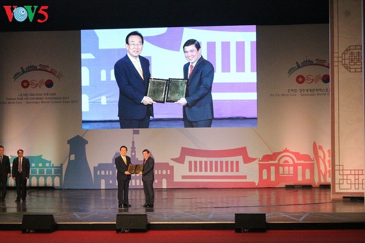 Mehr als vier Millionen Menschen besuchen das Kulturfest Ho Chi Minh Stadt – Gyeongju 2017 - ảnh 1