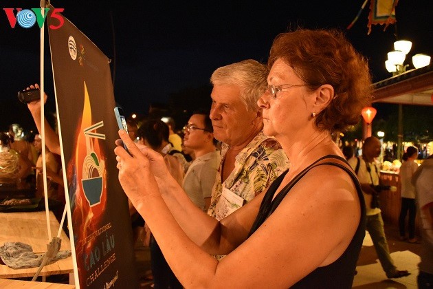 Zehn ausländische Köche beteiligen sich an Wettbewerb zu Cao-Lau-Speise - ảnh 6
