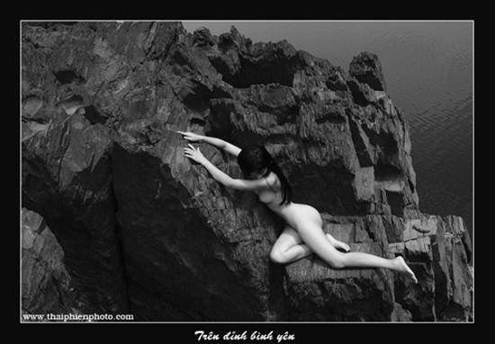 Blick auf die erste Ausstellung von Aktfotos in Vietnam - ảnh 12