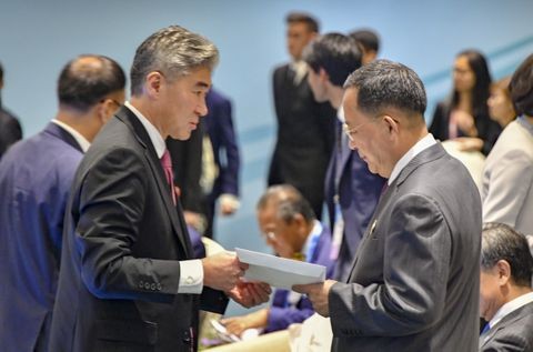 US-Präsident Donald Trump schickt Brief an Nordkoreas Machthaber Im Jong-un - ảnh 1