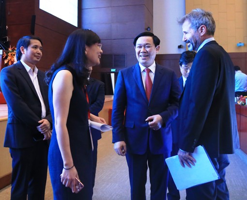 Die vietnamesische Regierung verbessert Politik zur Lockung der ausländischen Direktinvestitionen - ảnh 1