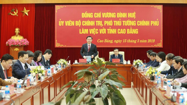 Vize-Premierminister Vuong Dinh Hue fordert von der Provinz Cao Bang größere Aufmerksamkeit für die Tourismusgebiete - ảnh 1