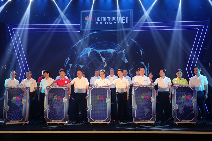 Vize-Premierminister Vu Duc Dam nimmt an der Präsentation der Plattform der digitalen Landkarte Vmap teil - ảnh 1